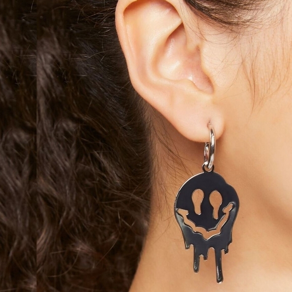 Forever 21 Dripping Emoji Smiling Face Melting Dangle Earrings in Silver Tone - Picture 1 of 3